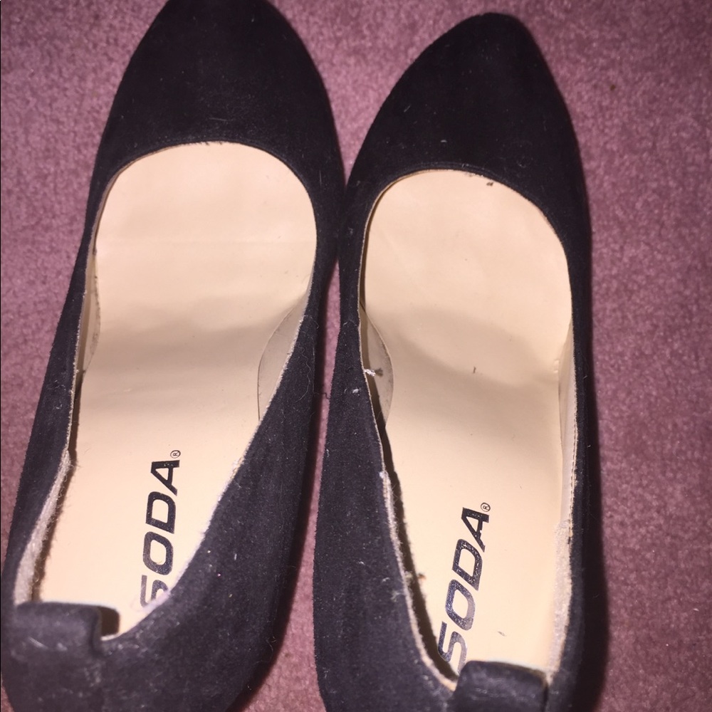 Heels - Picture 2 of 3
